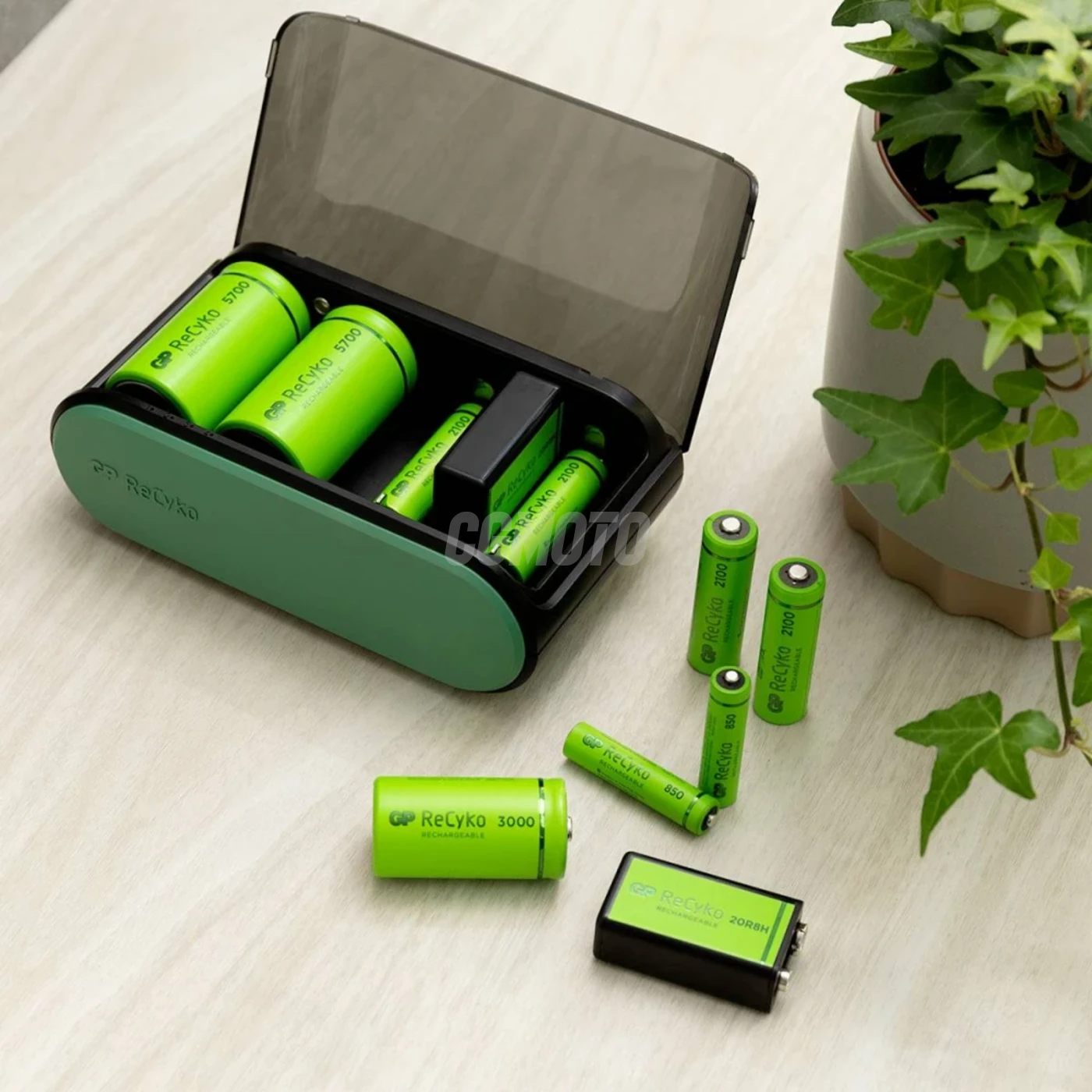 Universal charger GP B631 Recharge : AA / AAA / C / D / 9V NiMH - batteries not included