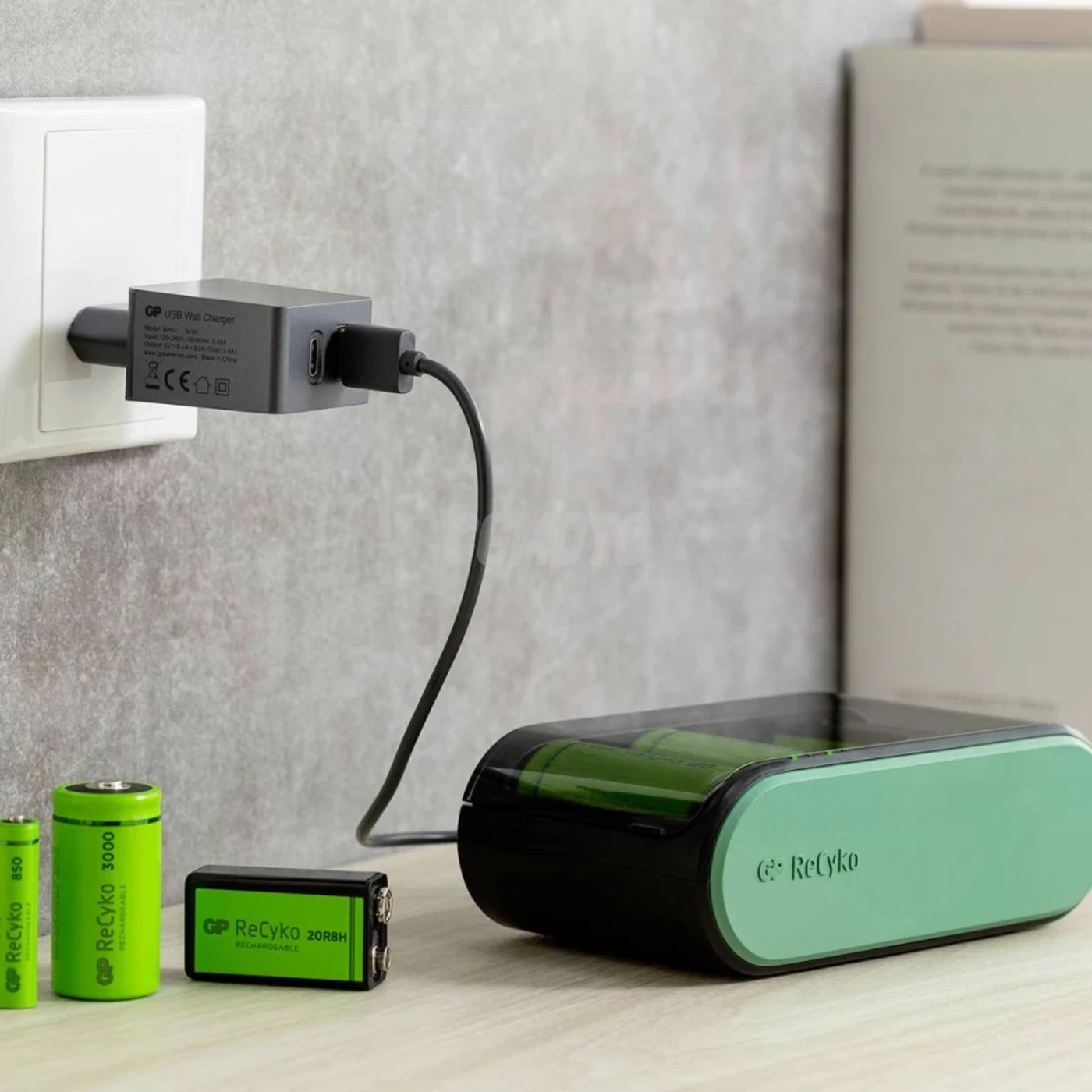 Universal charger GP B631 Recharge : AA / AAA / C / D / 9V NiMH - batteries not included